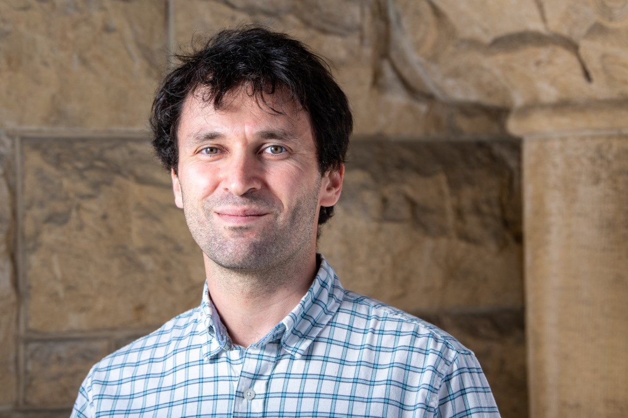 thumbnail_FacultyPortraits2021-Nate G-creditRichardMcGrail-2